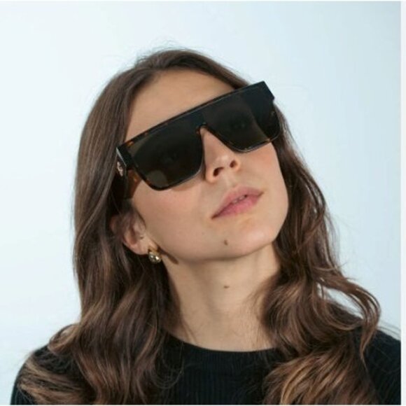 Off-White OERI13J SYRACUSE 1045 Sunglasses Black Shield Frame, Blue Lenses - Picture 2 of 11